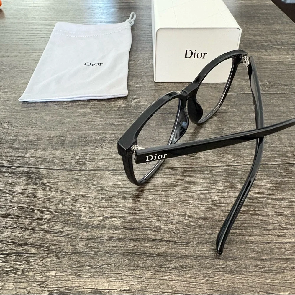 Dior accents sophisticated elegant